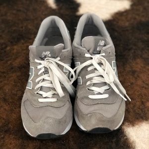 New balance tennis shoes